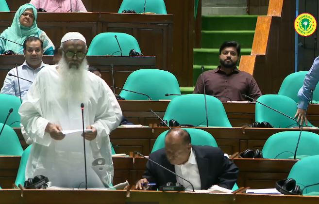 Govt cuts 2027 Hajj package cost despite including food costs: Minister