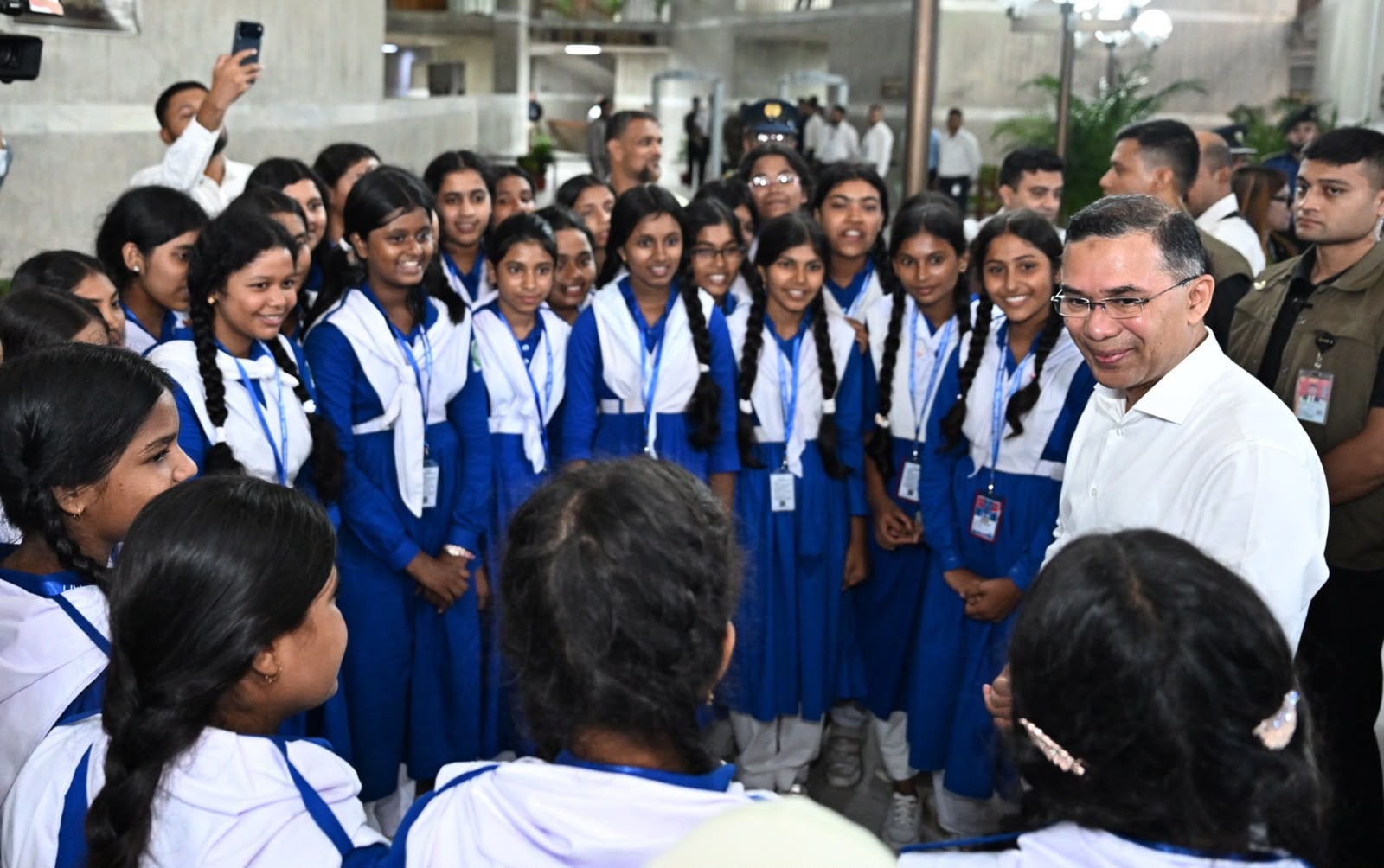 PM urges students to raise awareness on dengue prevention