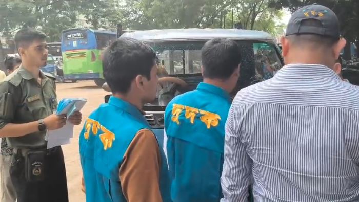 ACC conducts enforcement drive at BRTA Ekuria office