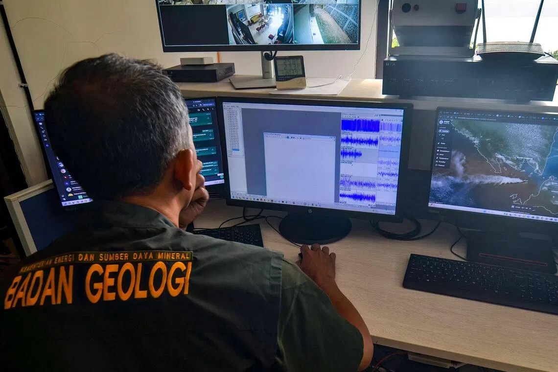 Search resumes for missing Indonesian journalists on volcano mission