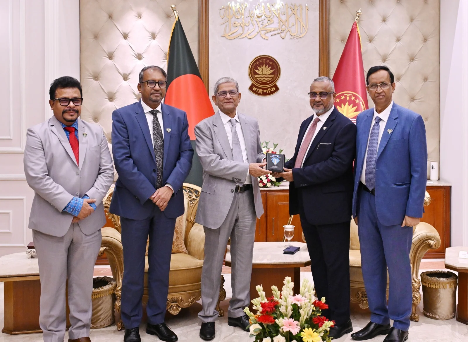 President urges ACC to take stern action against the corrupt regardless of power, status