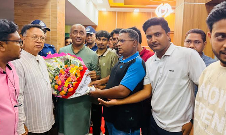 Satkhira Press Club leaders meet Law Minister Asaduzzaman