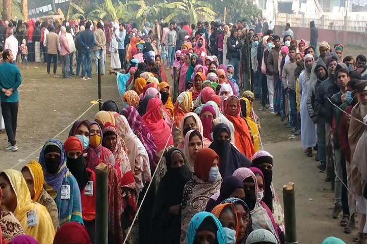 কুমিল্লায় উৎসব মুখর পরিবেশে চলছে ভোট গ্রহণ | জাতীয় | বাংলাদেশ সংবাদ  সংস্থা (বাসস)