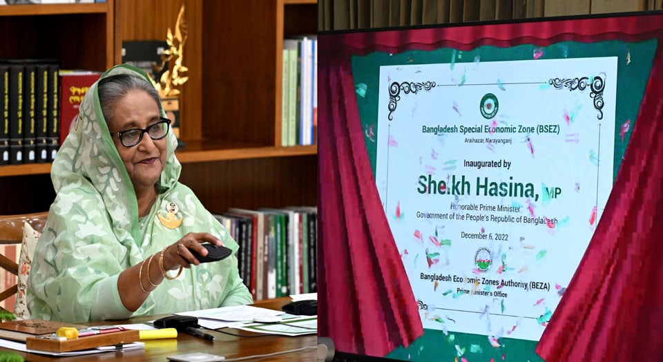 Ayollar oyoqlari va barmoqlari porno Sisi vampir bilan jinsiy aloqa, sissy lageri