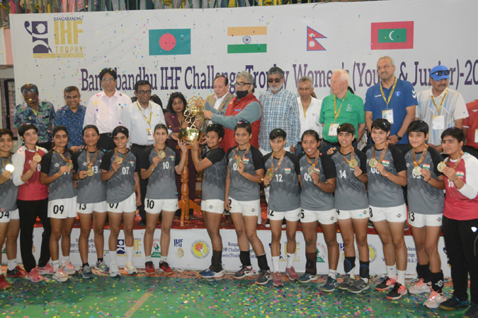 জুনিয়র বিভাগের ফাইনালে বাংলাদেশকে ৪৮-১৭ গোলে হারিয়ে শিরোপা জয় করে ভারত।