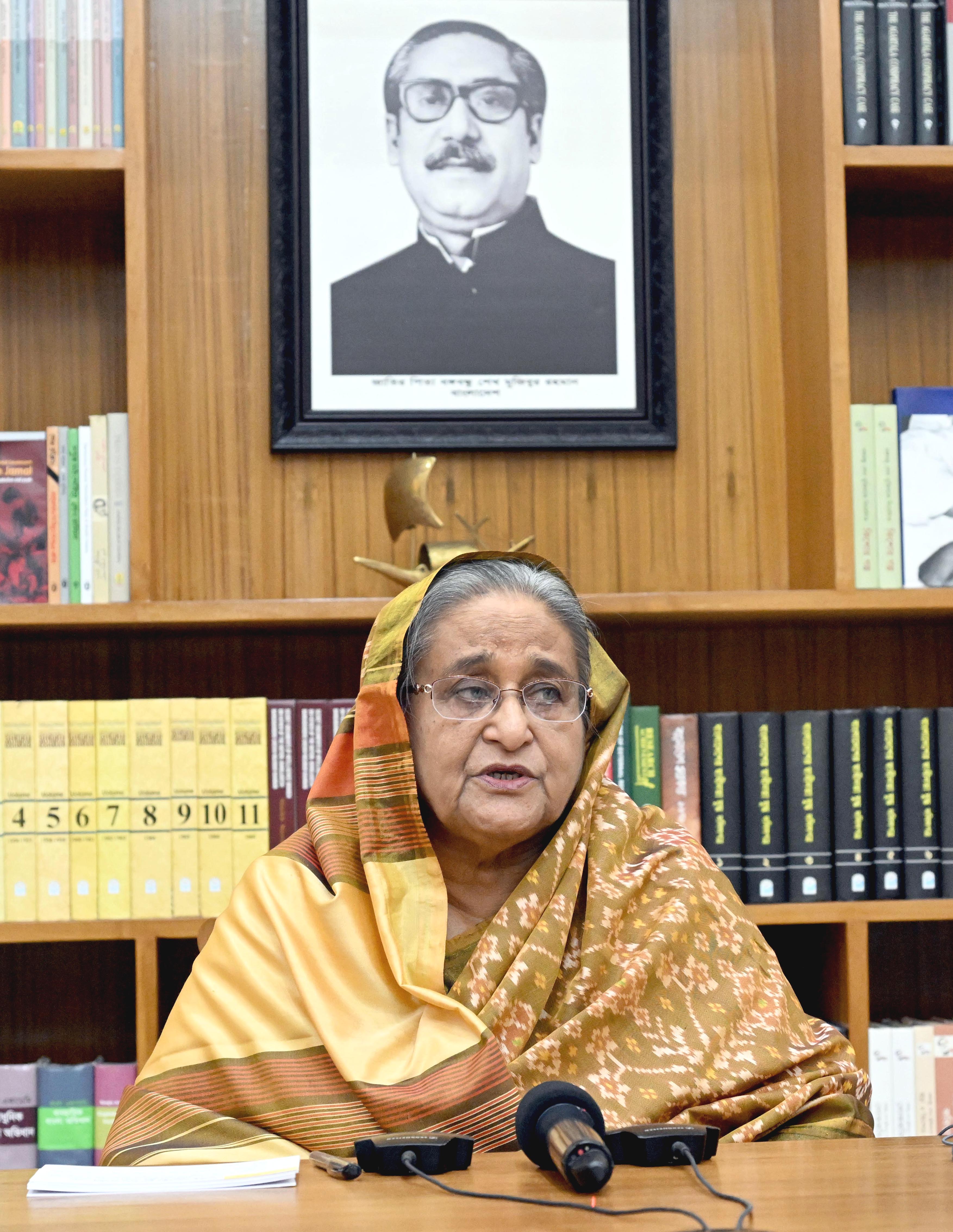 Xunuk jinsiy aloqa ayollar Mandy Blue porno