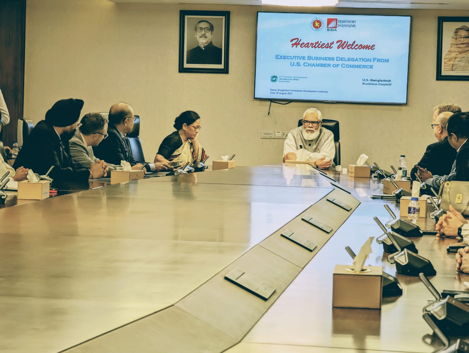 Onam bilan gipnozli jinsiy aloqa videolarini tomosha qiling.