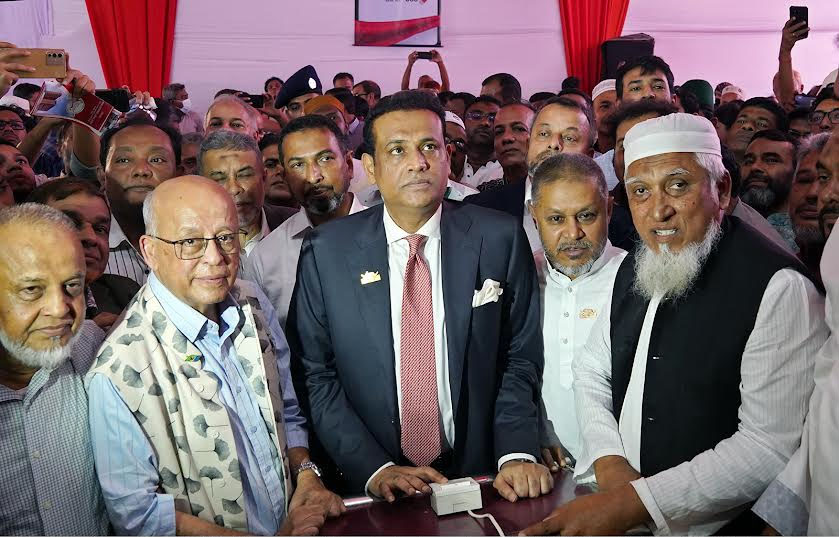 ভালো চিকিৎসা পেলে মানুষ বিদেশে যাবে না : ভূমিমন্ত্রী