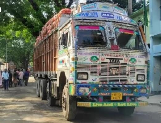 বেনাপোল দিয়ে ভারত থেকে ৭৪ টন আলু আমদানি