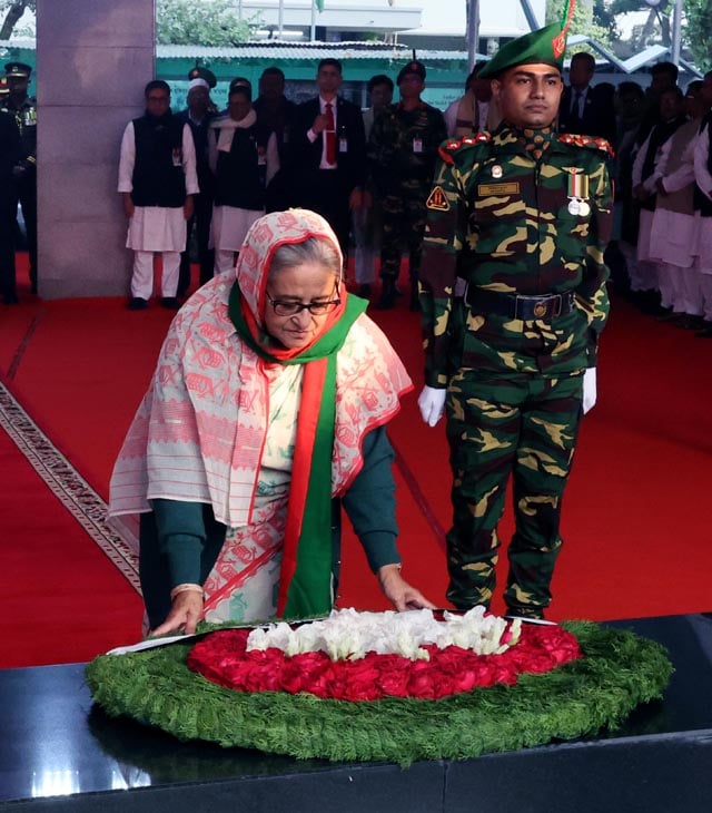প্রধানমন্ত্রী শেখ হাসিনা জাতির পিতার প্রতি গভীর শ্রদ্ধা নিবেদন