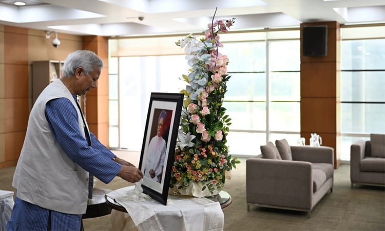 ভারতীয় হাইকমিশনে ড. মনমোহন সিংয়ের প্রতি প্রধান উপদেষ্টার শ্রদ্ধা জ্ঞাপন