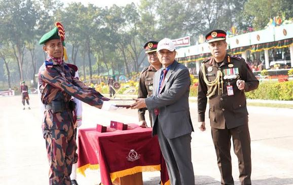 দেশের ভূখণ্ড রক্ষায় বীরদর্পে কাজ করবো : বিজিবিতে নতুন রিক্রুট দুই সেরা সৈনিক