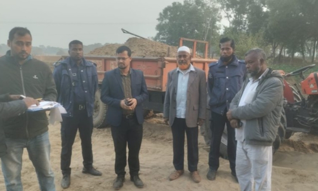 নেত্রকোনায় নদী থেকে বালু উত্তোলন, যুবককে অর্থদণ্ড