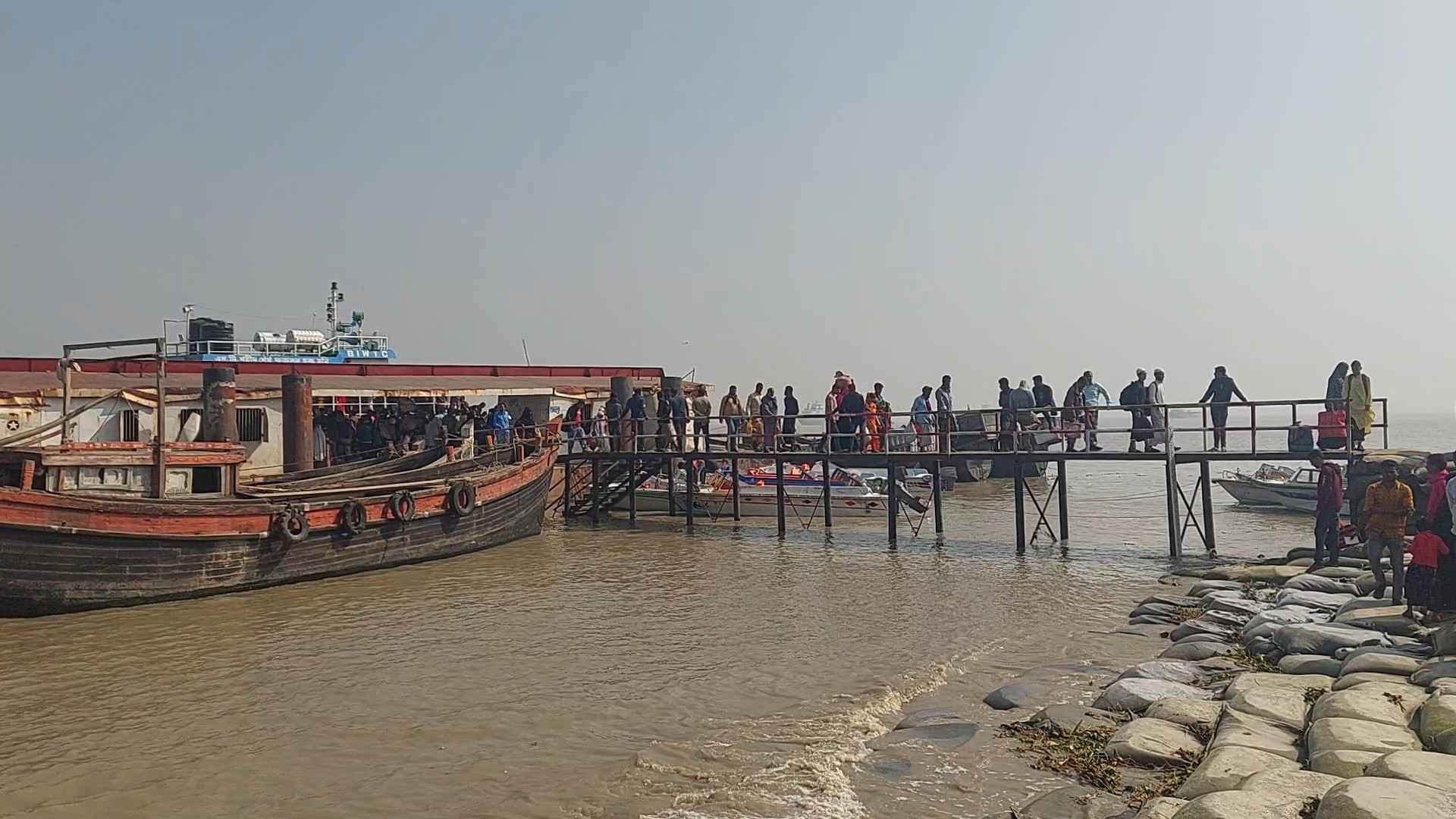তিনশো বছরের পুরানো হাতিয়া দ্বীপে যাতায়াতে দুর্ভোগ, ফেরী পেলে বদলে যাবে জীবনযাত্রা