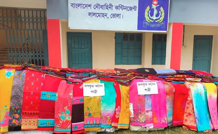নৌবাহিনীর পরিচালিত যৌথ অভিযানে ভোলায় বিদেশি শাড়ি জব্দ