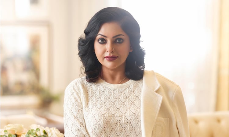 লন্ডন যেতে পারেনি চিত্রনায়িকা নিপুণ
