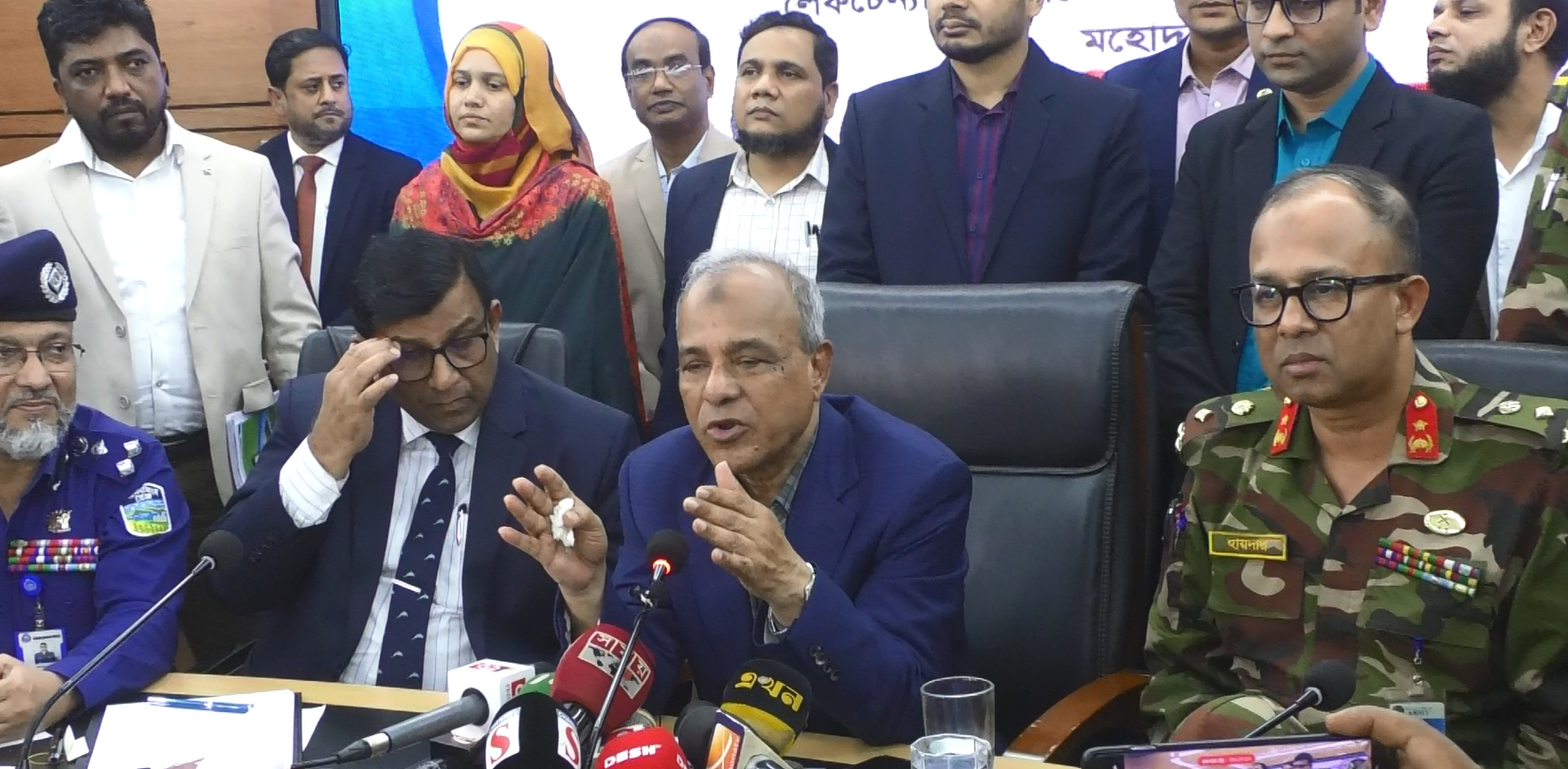 দেশে সারের সংকট নেই, কৃত্রিম সংকটের চেষ্টা করলে ডিলারশিপ বাতিল : কৃষি উপদেষ্টা