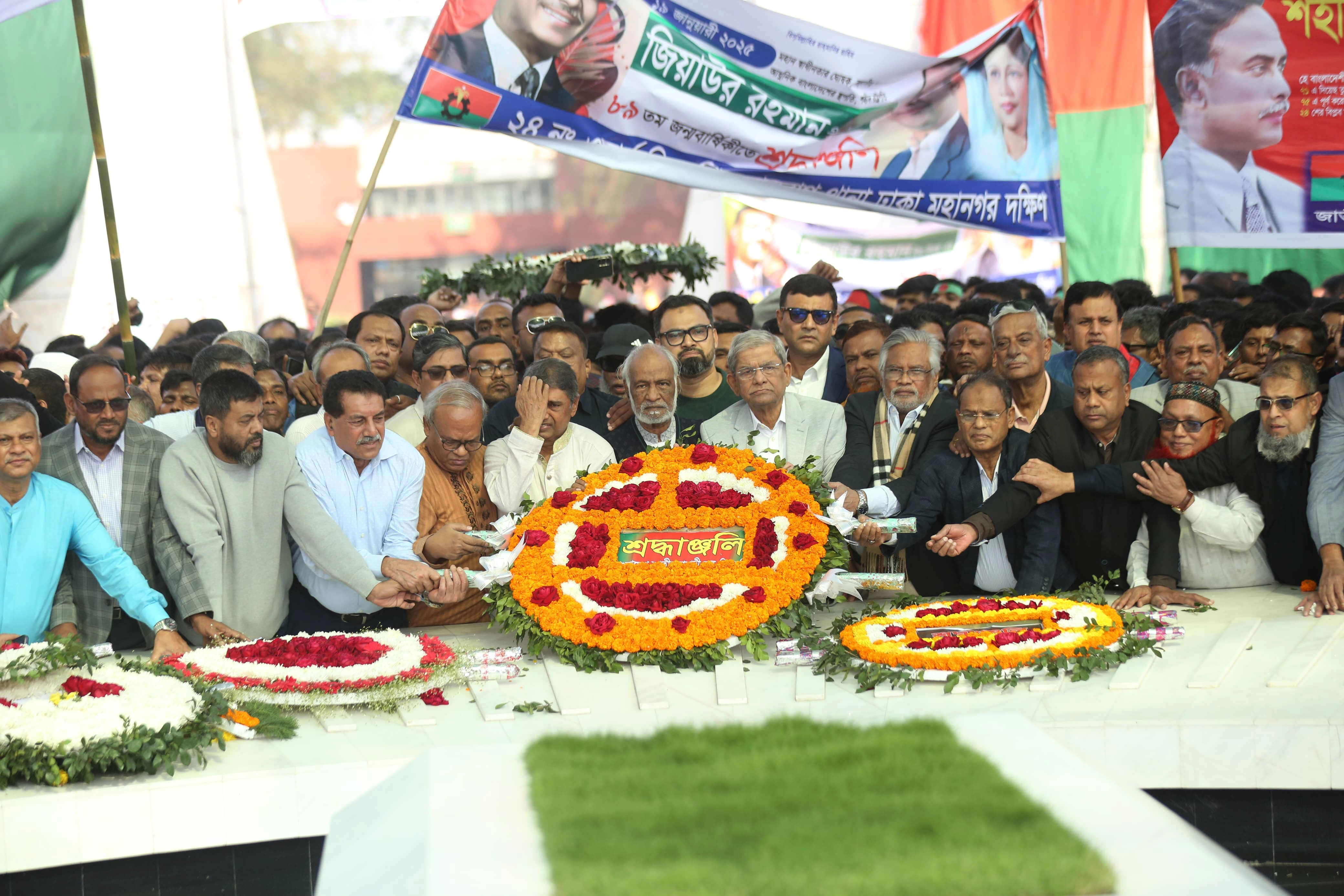 জন্মবার্ষিকীতে শহিদ প্রেসিডেন্ট জিয়াউর রহমানের মাজারে শ্রদ্ধা নিবেদন বিএনপির