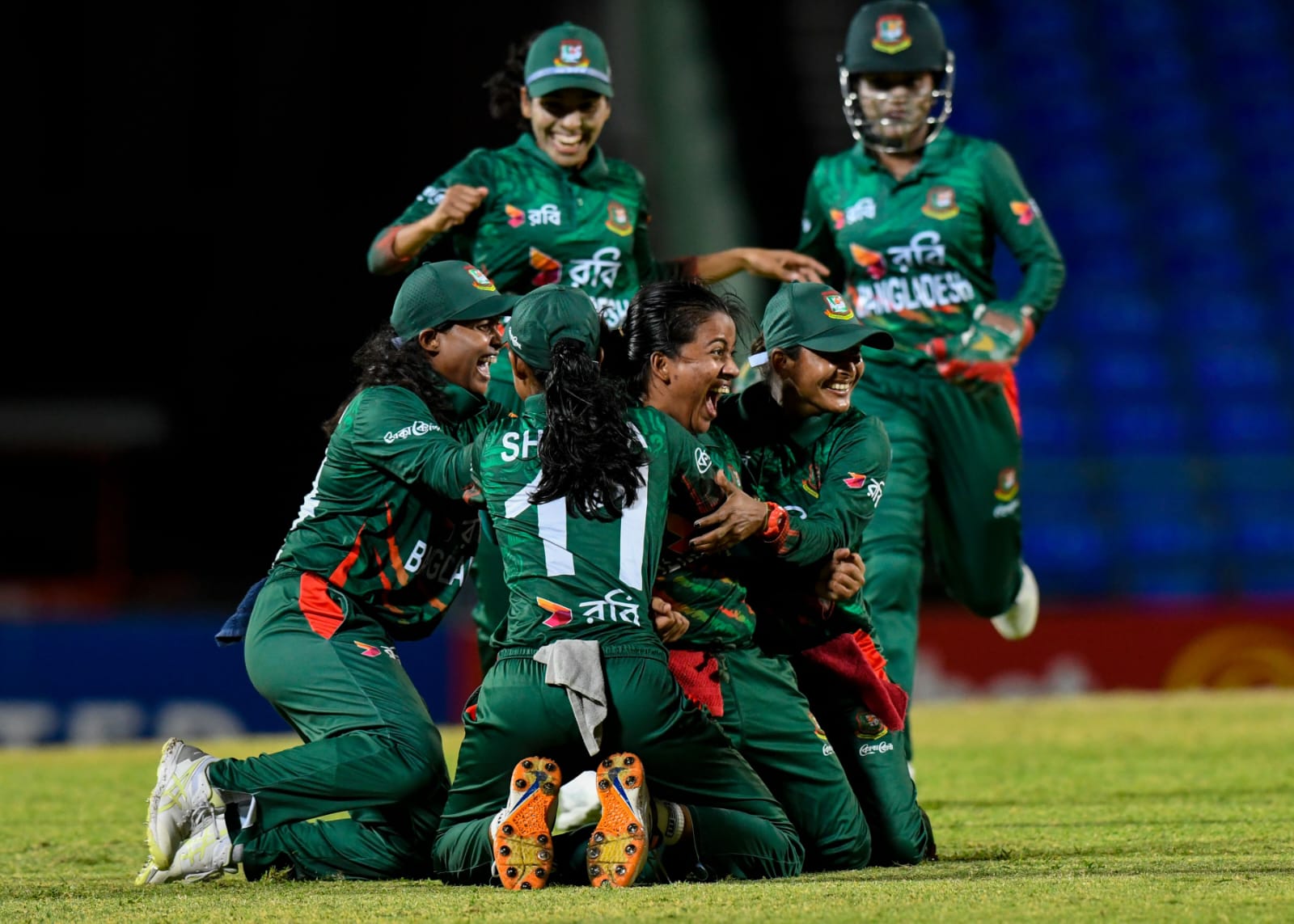 দ্বিতীয় ওয়ানডেতে ওয়েস্ট ইন্ডিজকে হারিয়ে বিশ্বকাপের আশা টিকিয়ে রাখলো বাংলাদেশ