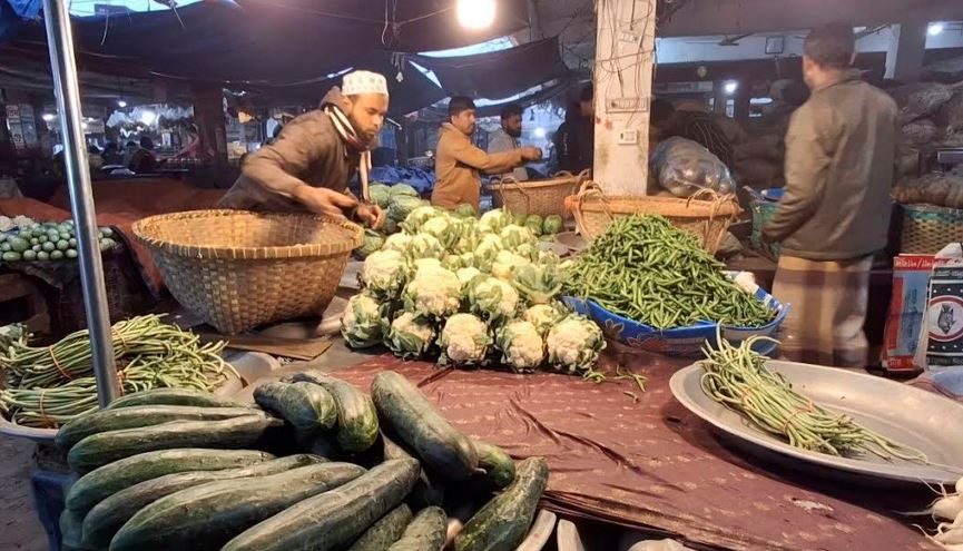 নোয়াখালীর বাজারে কমেছে সব ধরনের সবজির দাম