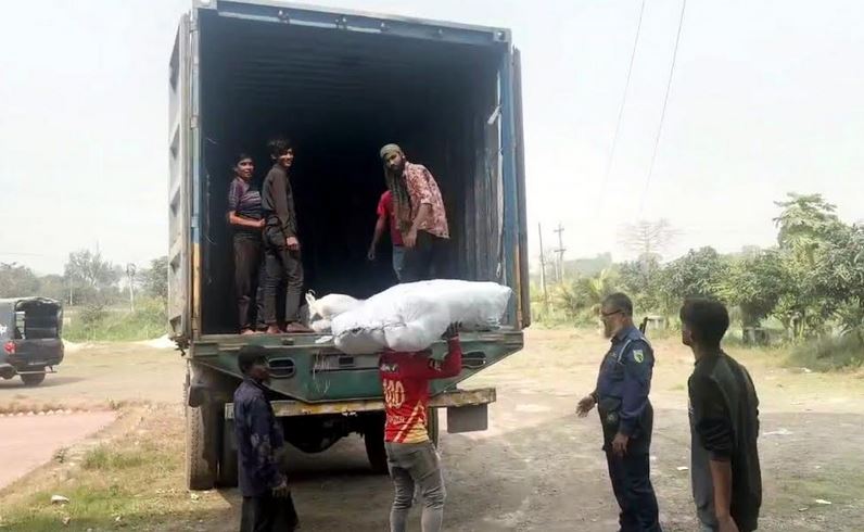 কুমিল্লায় ১৩ টন নিষিদ্ধ পলিথিন জব্দ