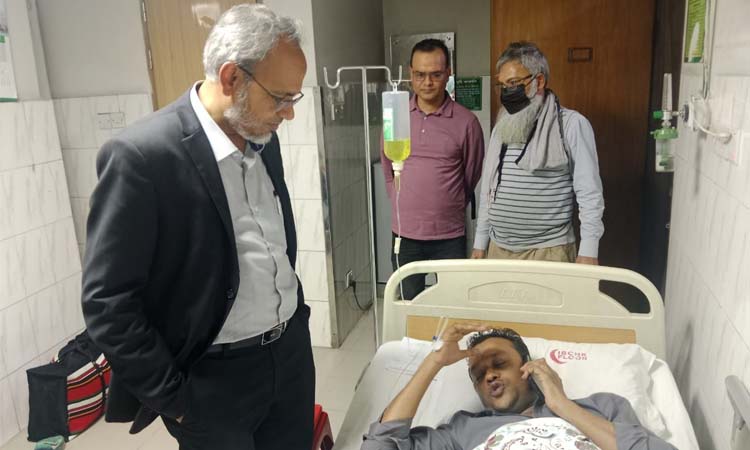 সুপ্রিমকোর্ট প্রাঙ্গণে আহত সাংবাদিক জাভেদের সাথে কথা বলেছেন তারেক রহমান