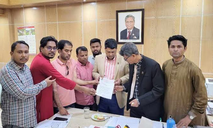 চট্টগ্রাম বিশ্ববিদ্যালয়ে ছাত্রদলের পদযাত্রা ও স্মারকলিপি প্রদান
