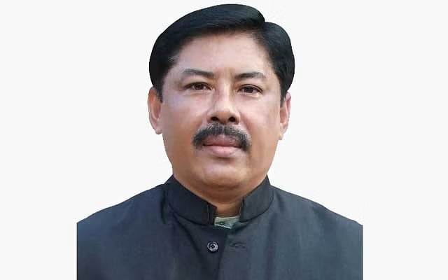 স্ত্রী-সন্তানসহ সাবেক মন্ত্রী উ শৈ সিংয়ের দেশত্যাগে নিষেধাজ্ঞা