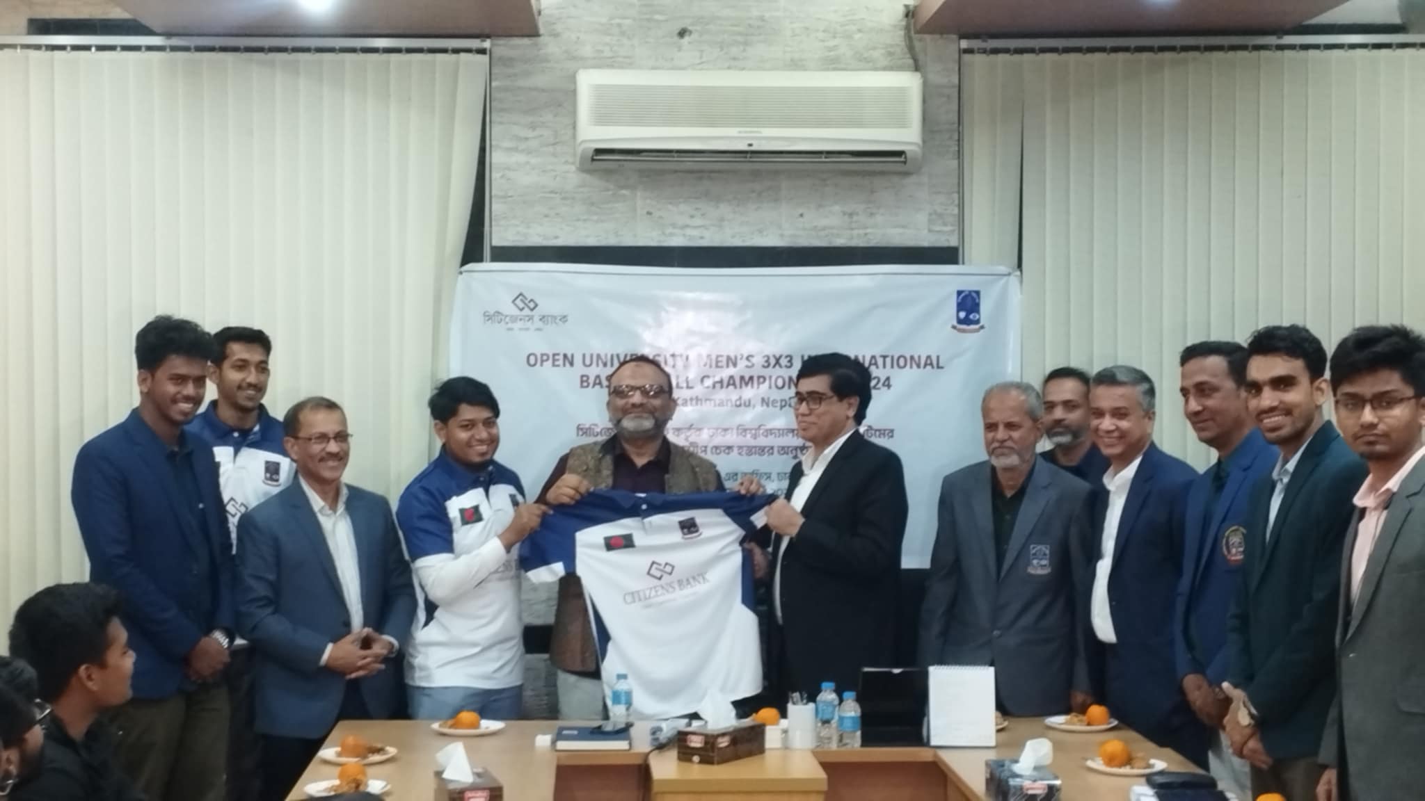 ঢাবি বাস্কেটবল দলকে দশ লাখ টাকার আর্থিক পৃষ্ঠপোষকতা দিয়েছে সিটিজেনস ব্যাংক