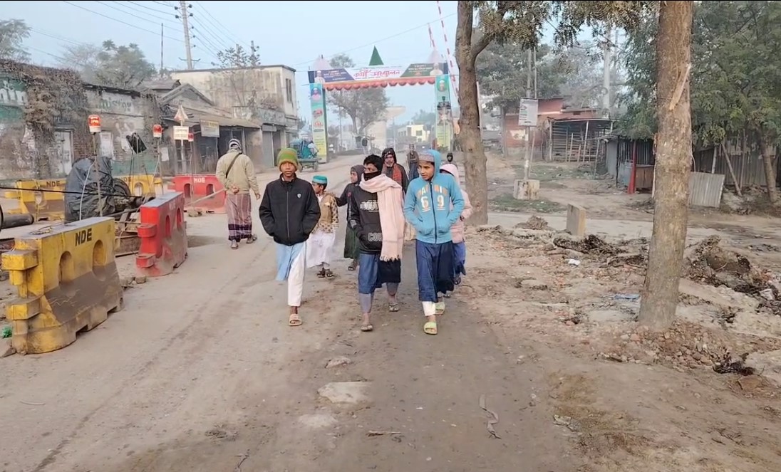 মাঘ শেষের শীতে কাঁপছে চুয়াডাঙ্গা, এক দিনের ব্যবধানে তাপমাত্রা কমেছে ৫.৩ ডিগ্রি সেলসিয়াস