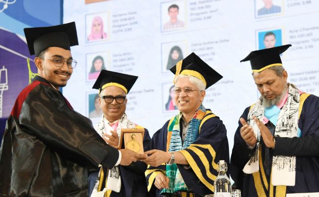 বাংলাদেশ নতুন দিনের দিকে তাকিয়ে আছে : আদিলুর রহমান খান