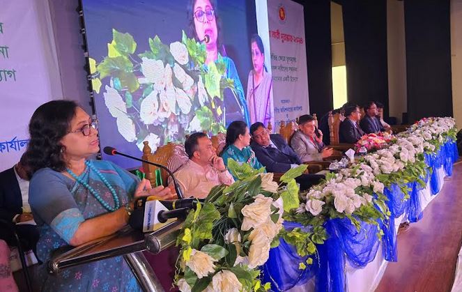 চট্টগ্রাম বিভাগের ৫ অদম্য নারী পেল সম্মাননা ও পুরস্কার