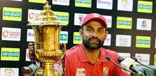 বিপিএল ট্রফি নিয়ে বরিশালে তামিম-মাহমুদুল্লাহরা