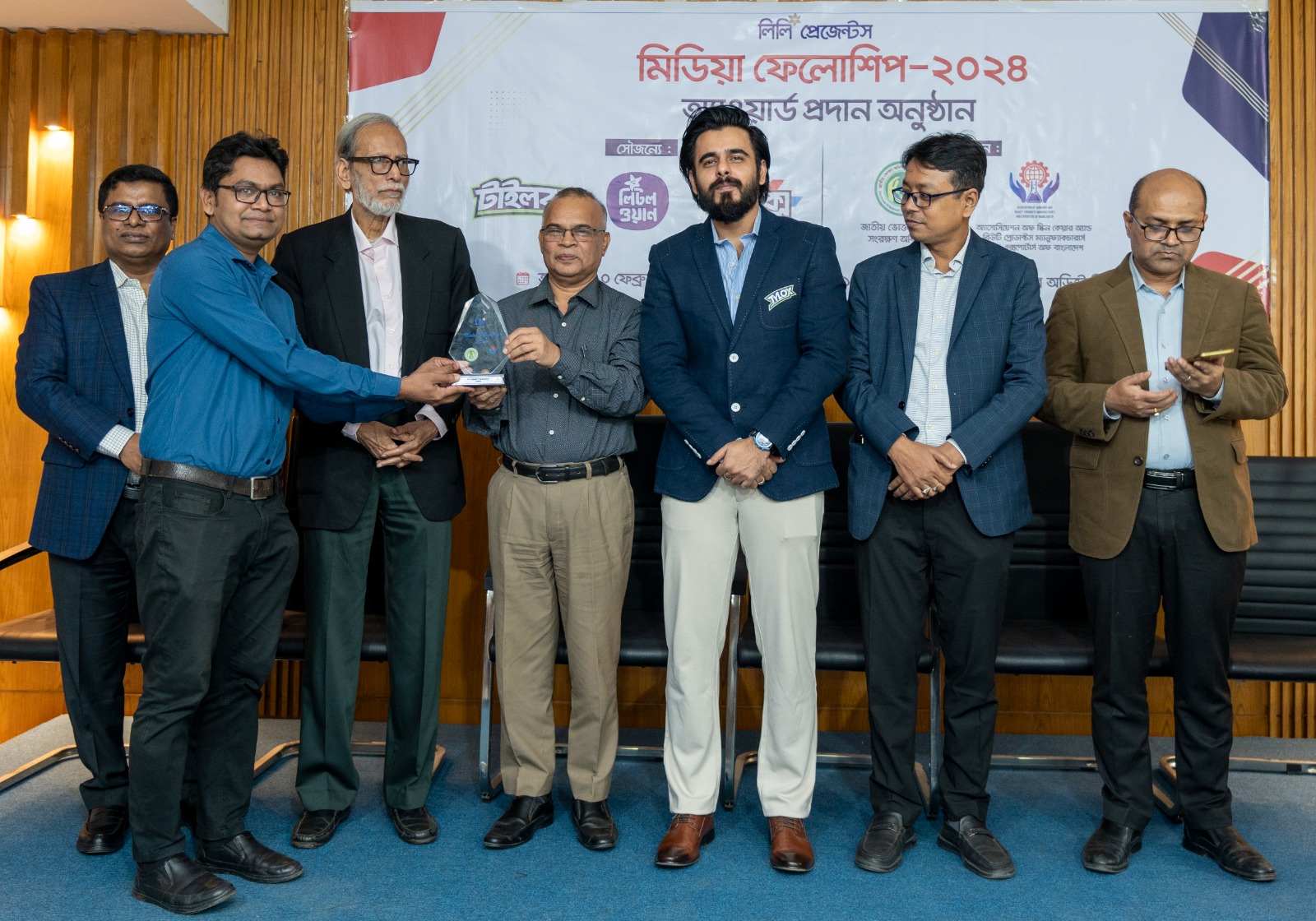 লিলি মিডিয়া ফেলোশিপ অ্যাওয়ার্ড পেয়েছেন ৩০ গণমাধ্যমকর্মী