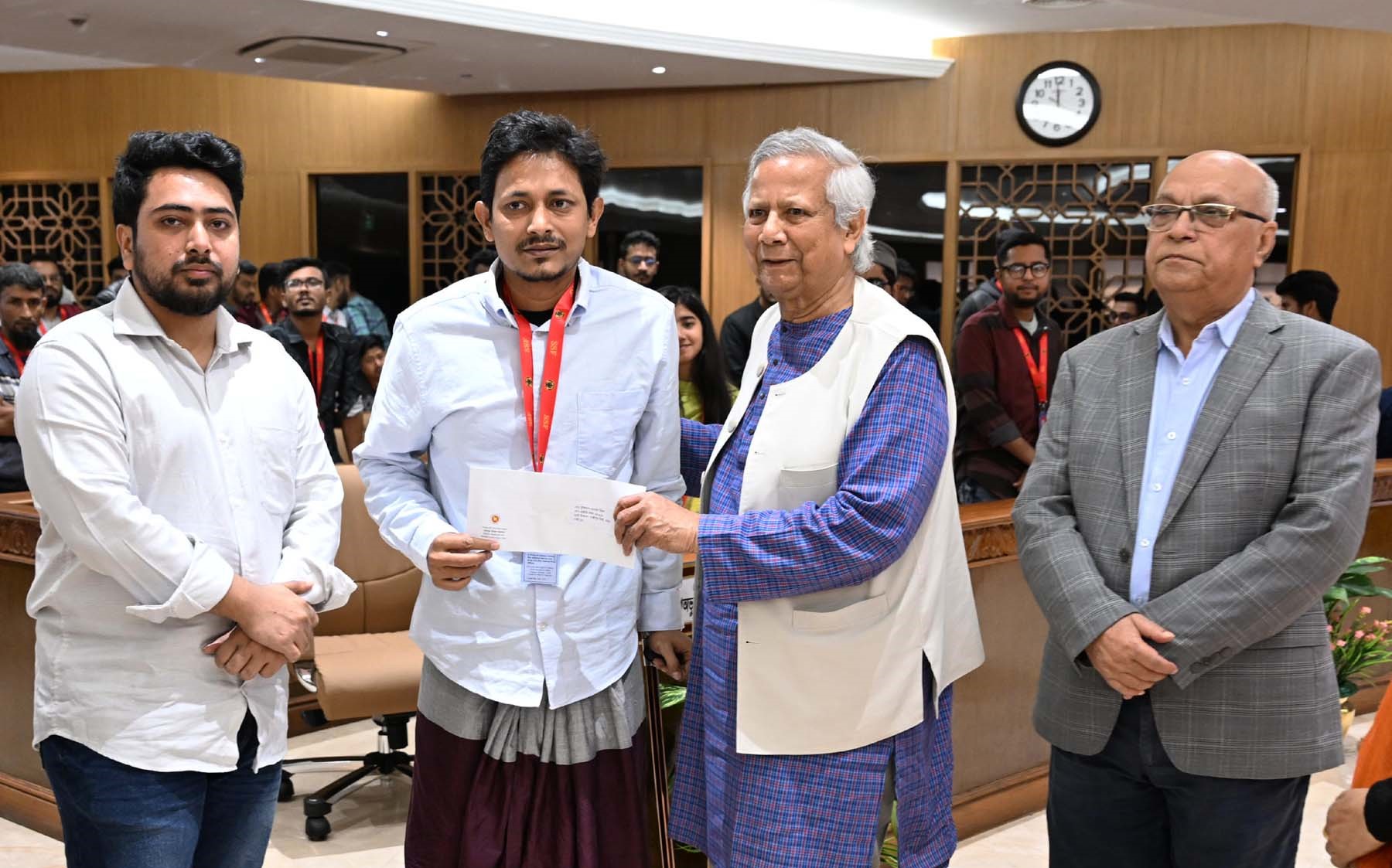 বিরোধ মীমাংসার আহ্বান প্রধান উপদেষ্টার