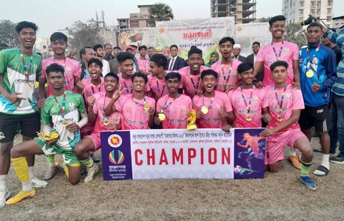 অনূর্ধ্ব-১৭ ফুটবলে খুলনা বিভাগ চ্যাম্পিয়ন মাগুরা