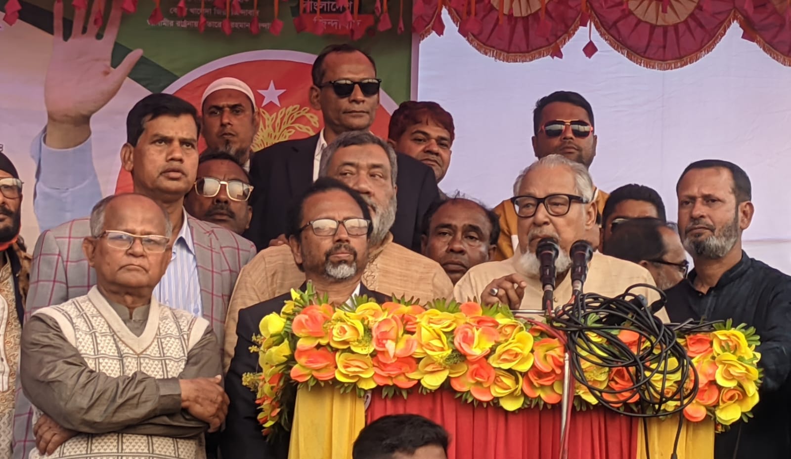 জনগণের পাশে থেকে ভালো আচরণের মাধ্যমে তাদের আস্থা অর্জন করুন: নজরুল ইসলাম খান 