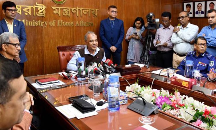 দশ মিনিটে অন-অ্যারাইভাল ভিসা পাওয়া যাবে : স্বরাষ্ট্র উপদেষ্টা