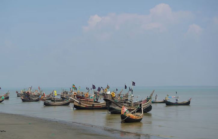 কক্সবাজারে নাফ নদীতে মাছ ধরার অনুমতি 