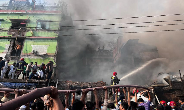 রাজধানীর ইসলামবাগে ভবনের আগুন নিয়ন্ত্রণে
