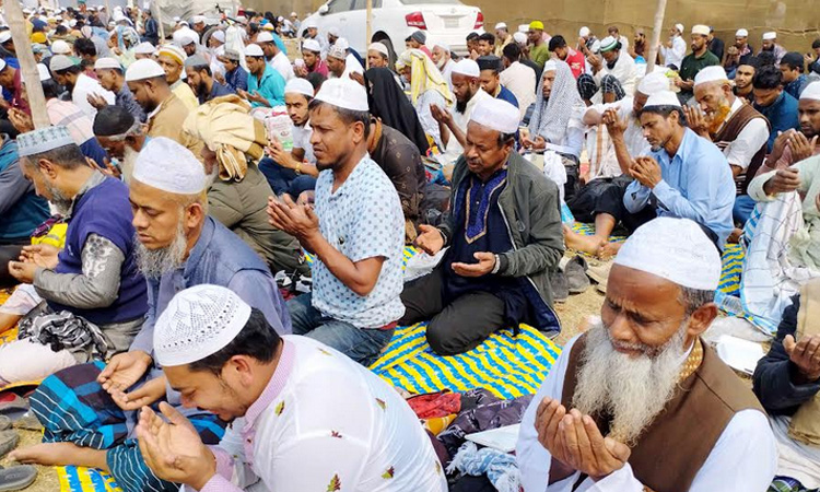 আখেরি মোনাজাতের মধ্য দিয়ে শেষ হলো দ্বিতীয় পর্বের ইজতেমা 