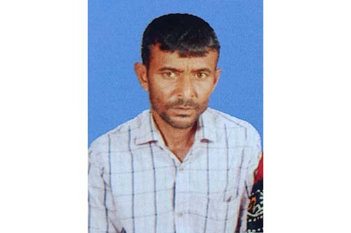 তিন শিশু সন্তান নিয়ে অসহায় শহীদ আলী হোসেনের স্ত্রী খায়রুন্নেছা