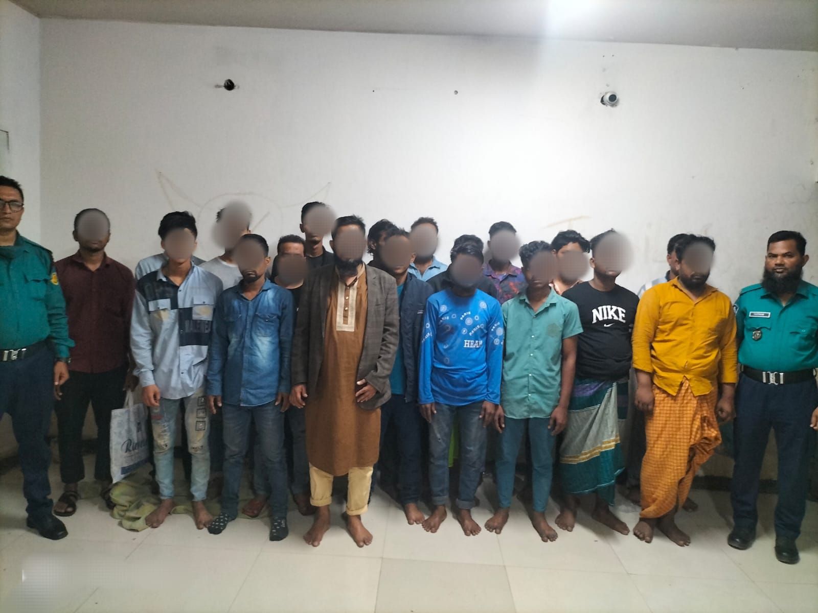 বিশেষ অভিযানে ২২ জনকে গ্রেফতার করেছে মোহাম্মদপুর থানা পুলিশ
