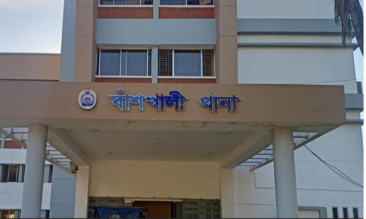 বাশঁখালীতে বাসচাপায় কিশোরী নিহত