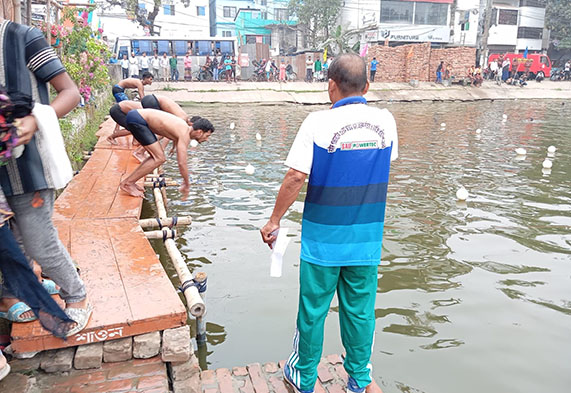 বাগেরহাটে সাঁতার প্রতিযোগিতা অনুষ্ঠিত
