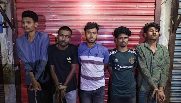মোহাম্মদপুর চাঁদ উদ্যানে যৌথ বাহিনীর ওপর গুলি, নিহত ২, অস্ত্রসহ আটক ৫