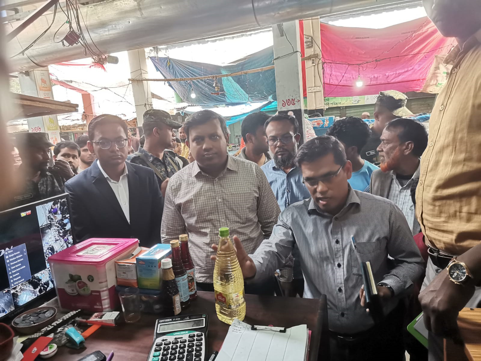 নাটোরে বাজার তদারকি টাস্কফোর্সের অভিযান