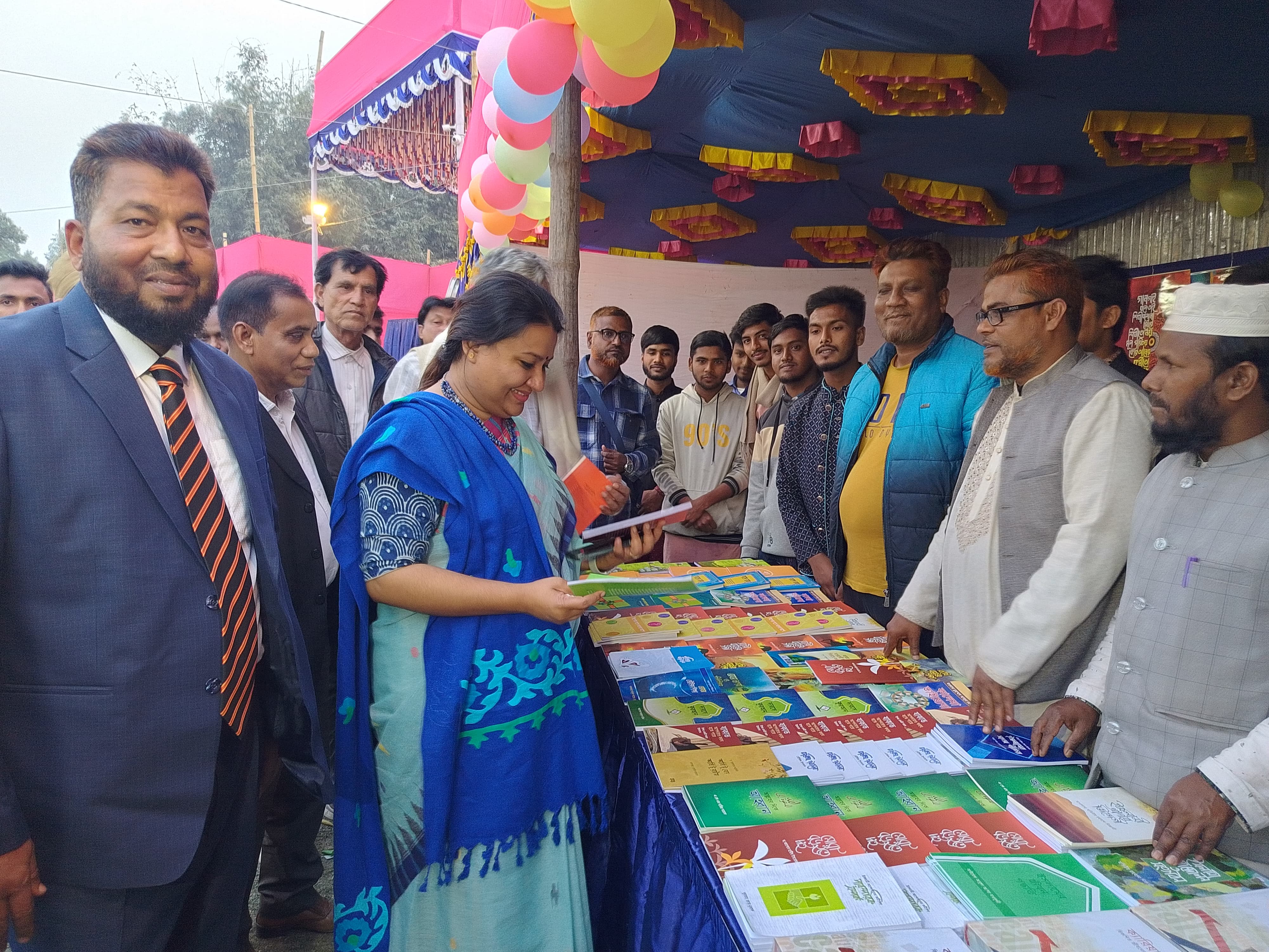 লালমনিরহাটে একুশে বই মেলার উদ্বোধন