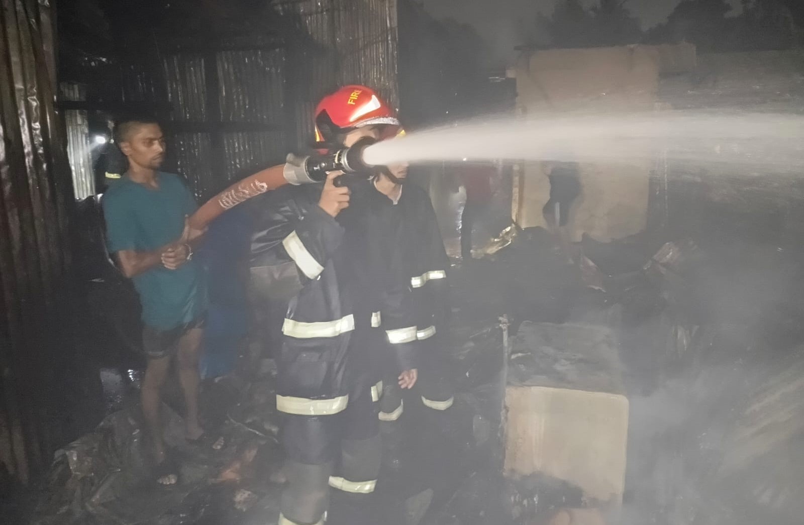 কড়াইল বস্তির আগুন নিয়ন্ত্রণে, পুড়েছে ৬১টি ঘর