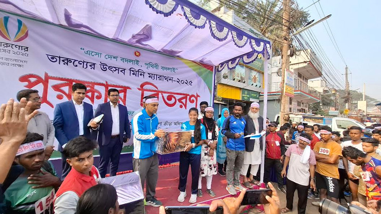 তারুণ্যের উৎসব উপলক্ষে ঝিনাইদহে মিনি ম্যারাথন অনুষ্ঠিত